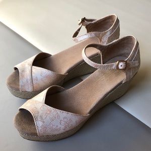 Toms blush wedges with clip
